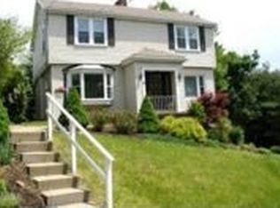 8 Edgecliff Rd, Carnegie, PA 15106