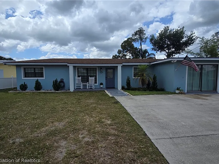 639 Killarney Dr — Photo 1