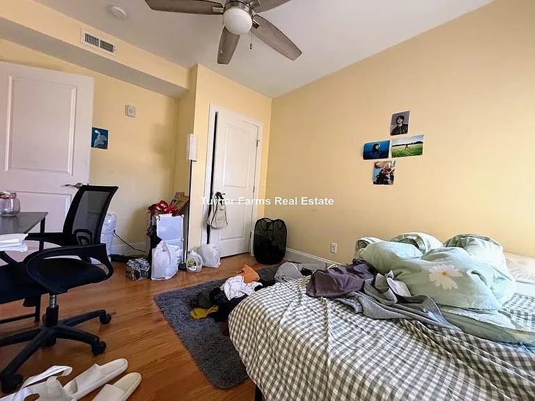 118 Holland St — Photo 12