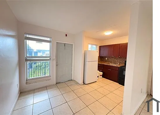 690 NE 133rd St #18 — Photo 11