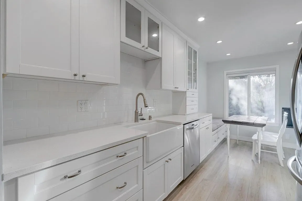 1251 Homestead Ave — Photo 3