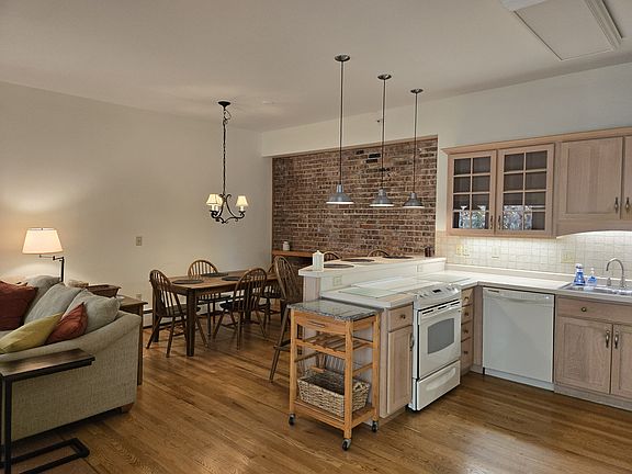 4th image of 205 N Lakeshore Blvd Suite 2F