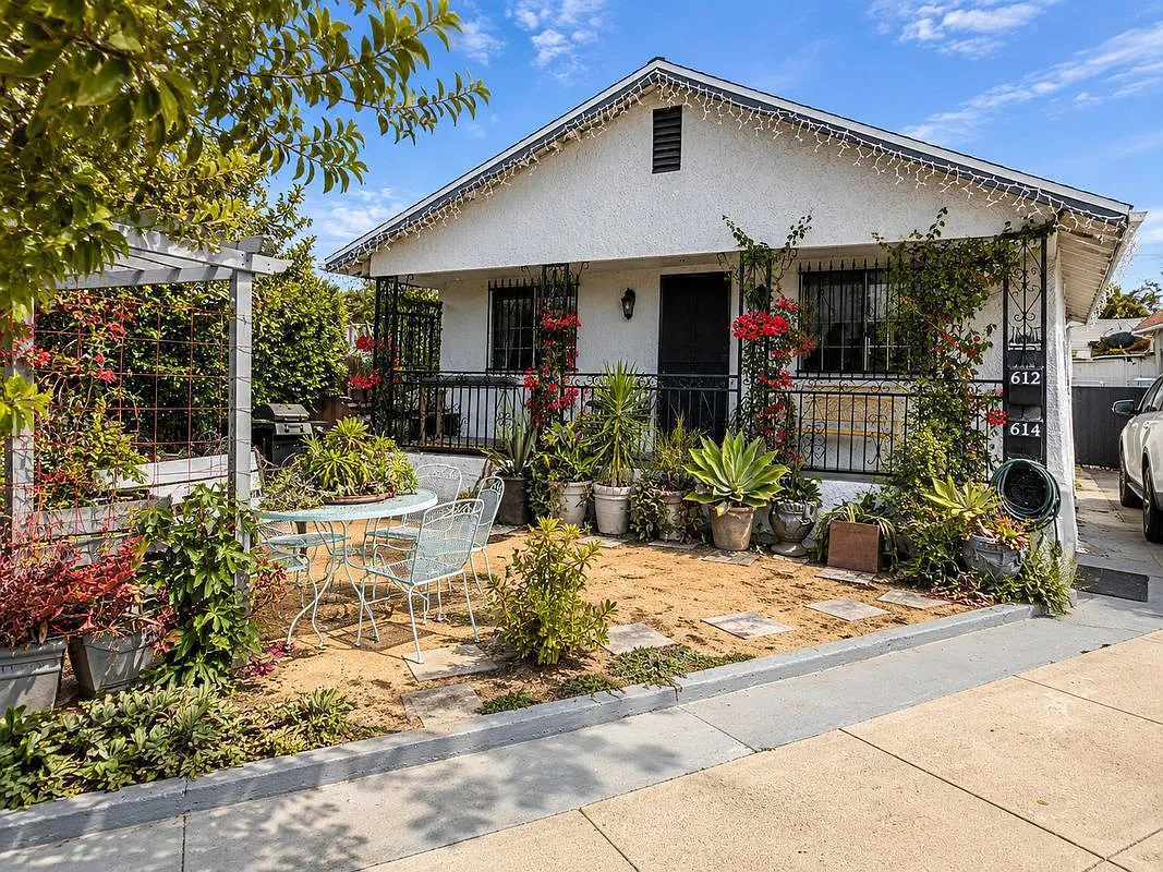 3 bed, 1.5 bath, 850 sqft, $3,350 — Photo 1