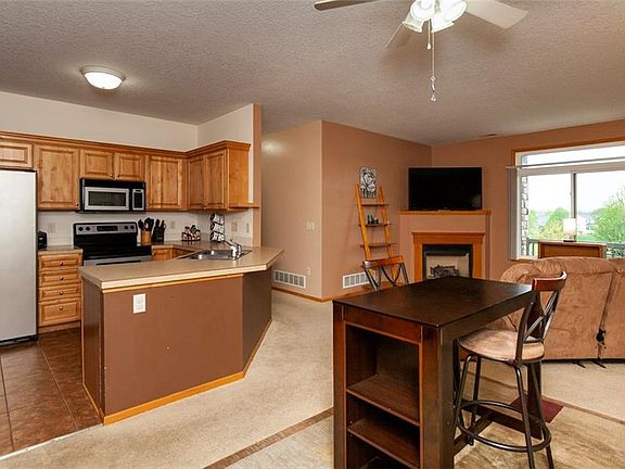 3rd image of 546 Kelsey Ln