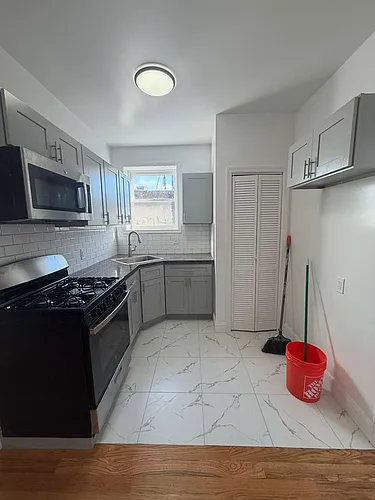 4908 Hudson Ave #17A Photo 1 4908 Hudson Ave #17A Photo 1