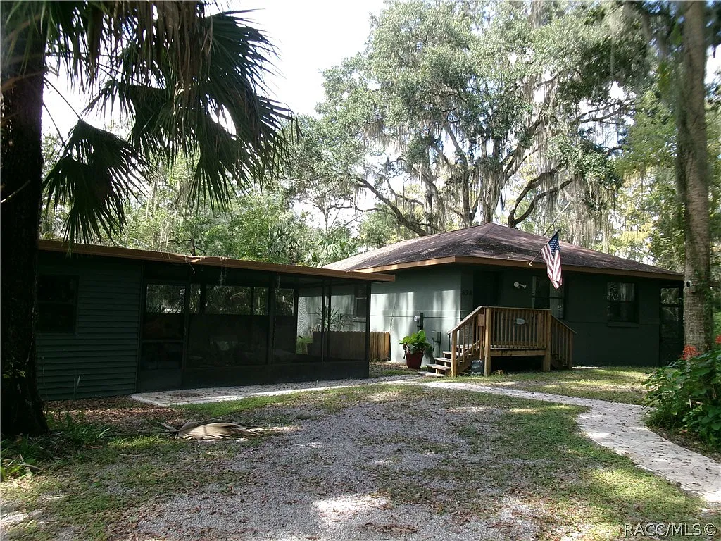2 bed, 1200 sqft, $2,200 — Photo 2