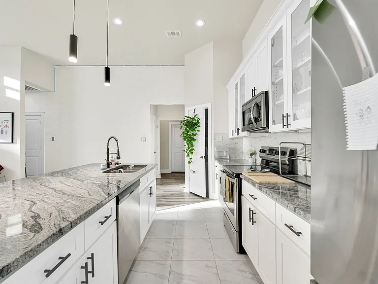 4621 Collins Ave — Photo 10