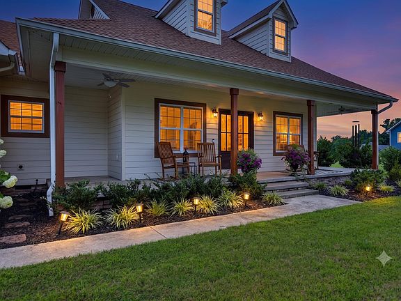 4th image of 209 Melrose Pl