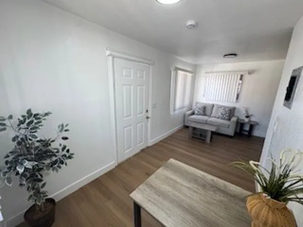 8901 1/2 Holmes Ave, Los Angeles, CA 90002
