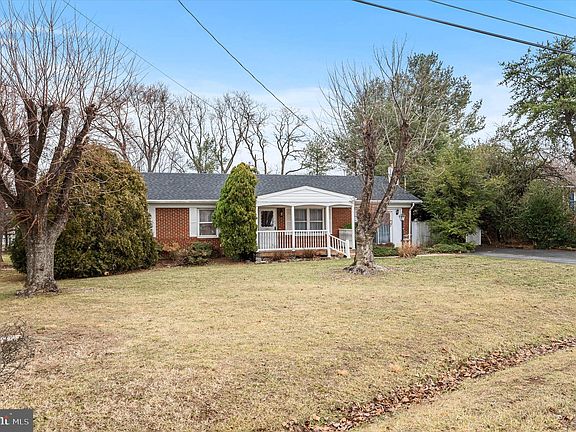 3rd image of 210 Massie Dr