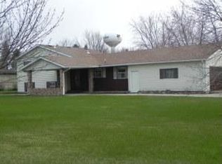 159 Maplewood Dr, Gwinner, ND 58040