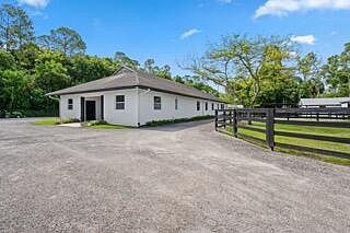 4th image of 708 Rambling Drive Cir