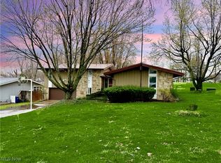 105 Cherry Valley Dr, Amherst, OH 44001