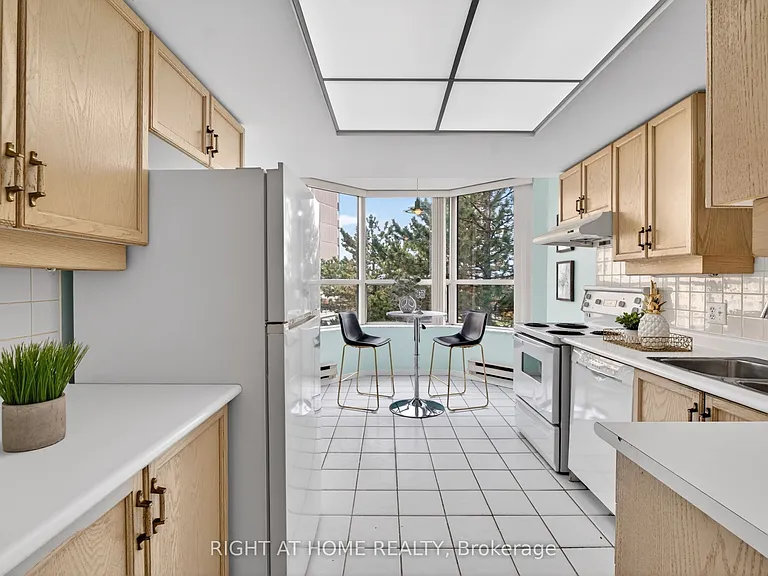 6 Humberline Dr #323 — Photo 21