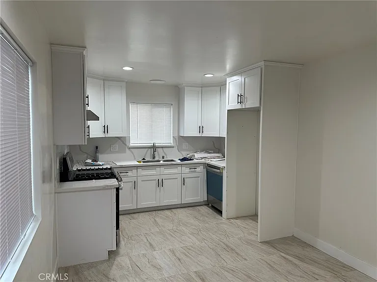 2161A Myrtle Ave — Photo 4