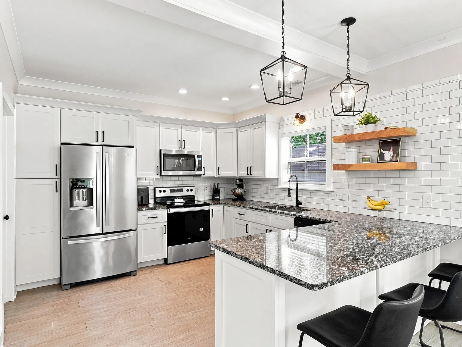 3 bed, 2.5 bath, 1590 sqft, $2,200 — Photo 3