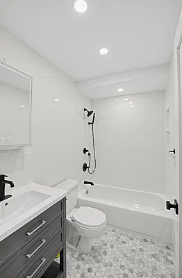Bathroom, photo 1