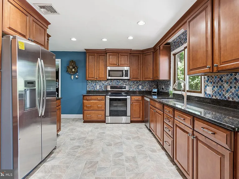 2329 Coles Blvd — Photo 10