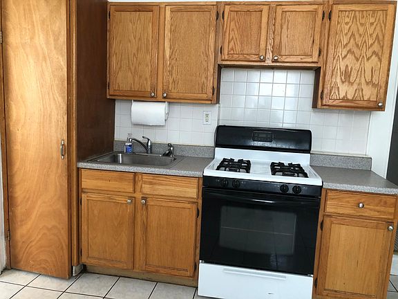 5th image of 3125 S Throop St #1R