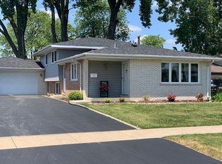 7716 Normandy Ave, Burbank, IL 60459
