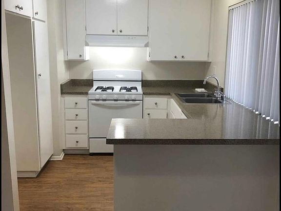 4th image of 1202 N Van Ness Ave #1202