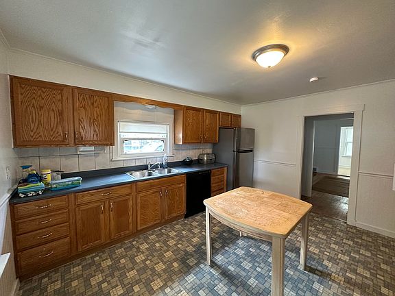 4th image of 74 Pleasant Street