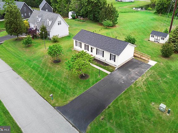 4th image of 22996 Deep Creek Dr