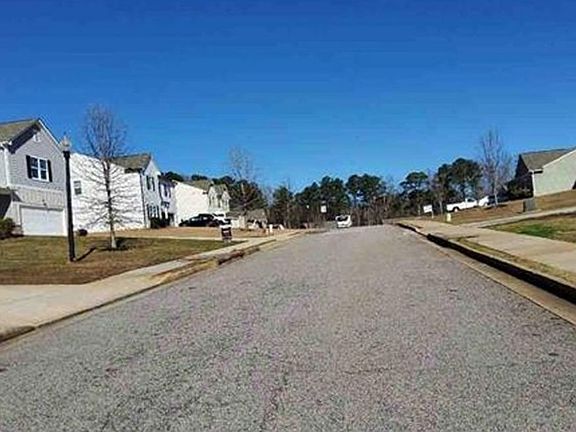 Exterior Neighborhood (street photo)