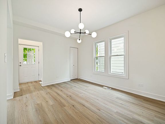 5th image of 1817 Victoria Ave