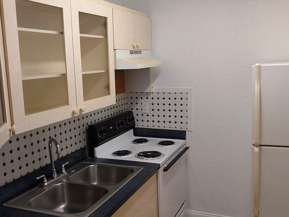 2nd image of 652 NW 3rd St APT 103