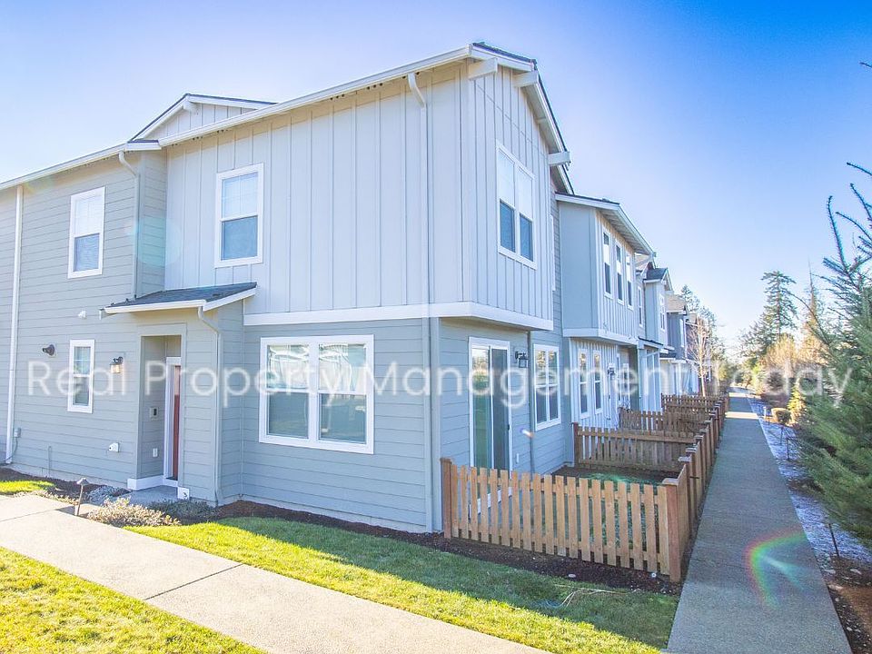 1st image of 13157 175th Ave E #E-4