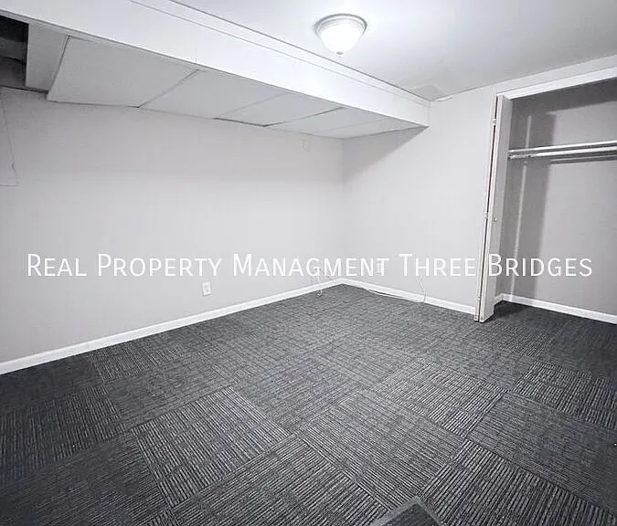 241 Flora Dr — Photo 6