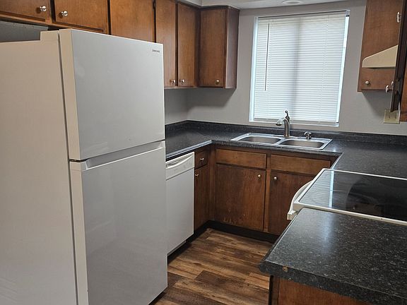 3rd image of 901-981 SE Ford St #2B-1Ba