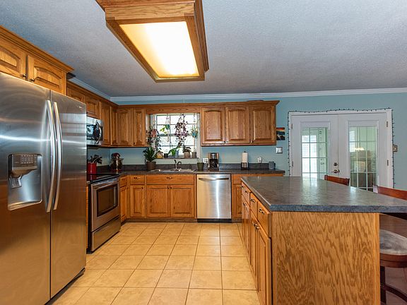 3rd image of 105 Barberry Dr