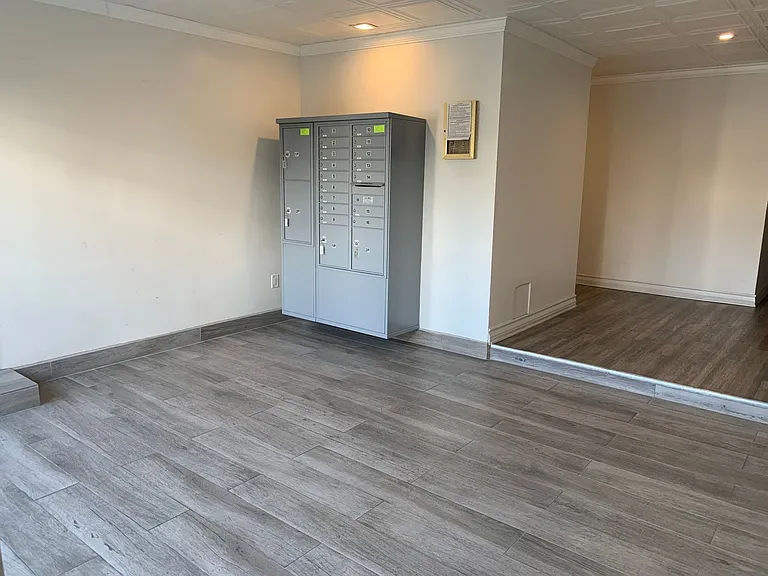 1489 S Canfield Ave — Photo 3