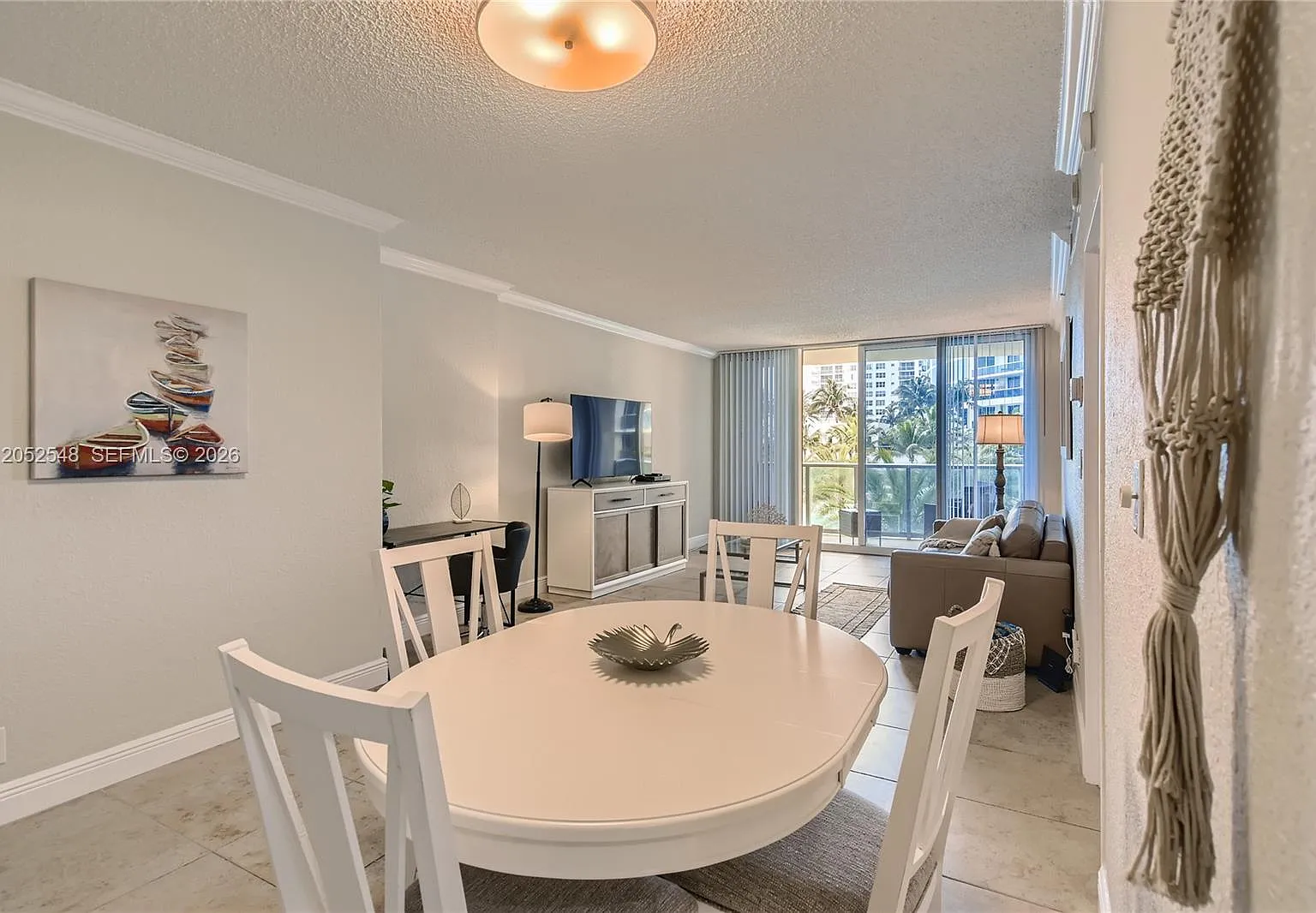 Wave Condo — Photo 3