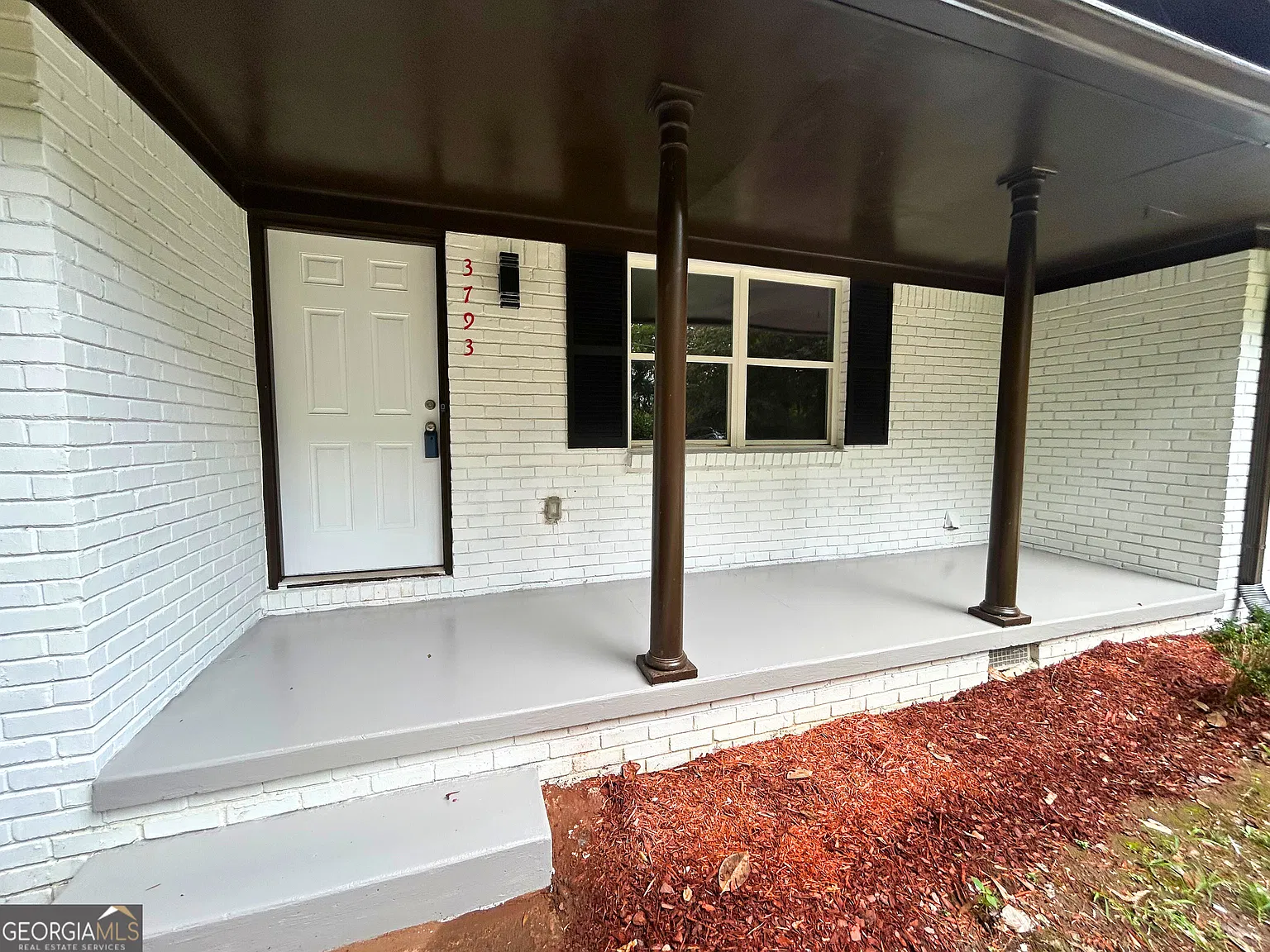 4 bed, 2.0 bath, 1936 sqft, $2,200 — Photo 2