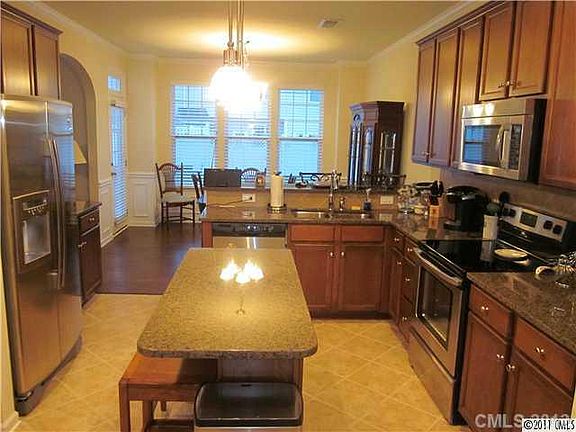 5th image of 205 Park View Dr #42