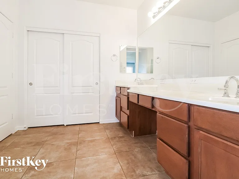 1842 S 222nd Ln — Photo 11