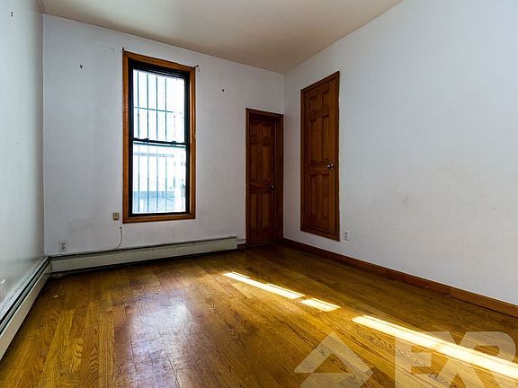 2nd image of 354 Melrose St APT 2R
