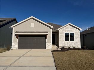 1136 SW Whitby Dr, Lees Summit, MO 64083