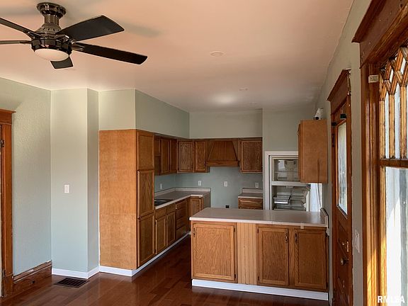 2nd image of 932 S 1st St