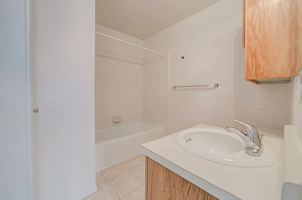 2 bed, 1083 sqft, $499 — Photo 4