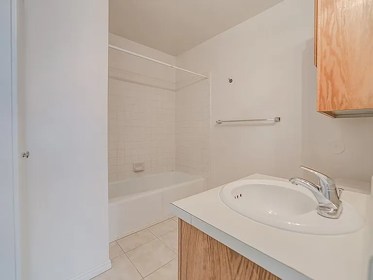 949 N University Ave #17 — Photo 4