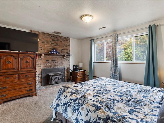 4th image of 15622 15th Avenue Ct E