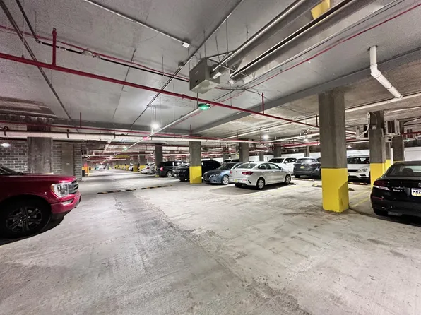 400 Claremont Avenue image 36 of 39