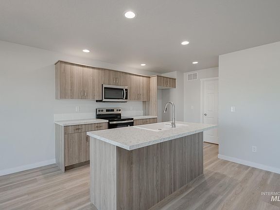 3rd image of 2446 W Fallon Loop