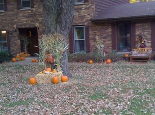 915 Surrey Ln, Algonquin, IL 60102