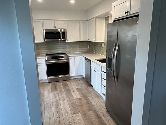 4th image of 2831 Chateau Cir