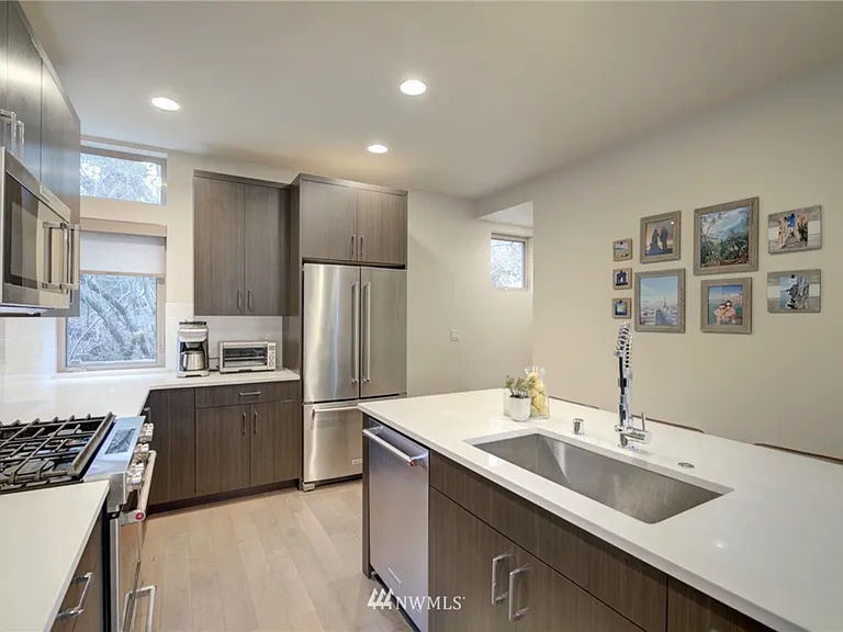 5006 Fauntleroy Way SW — Photo 6